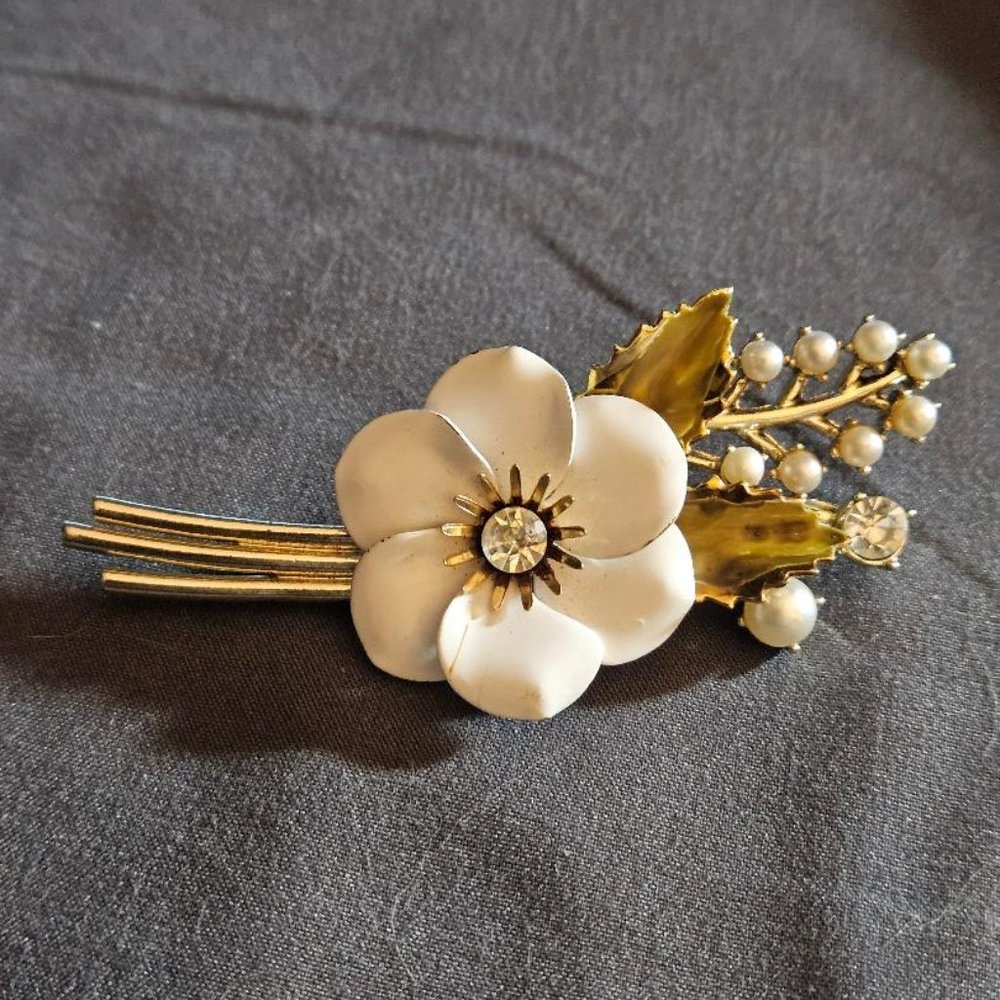 Vintage CORO Flower Bouquet Brooch Gold Tone White Enamel Faux Pearl Rhinestone